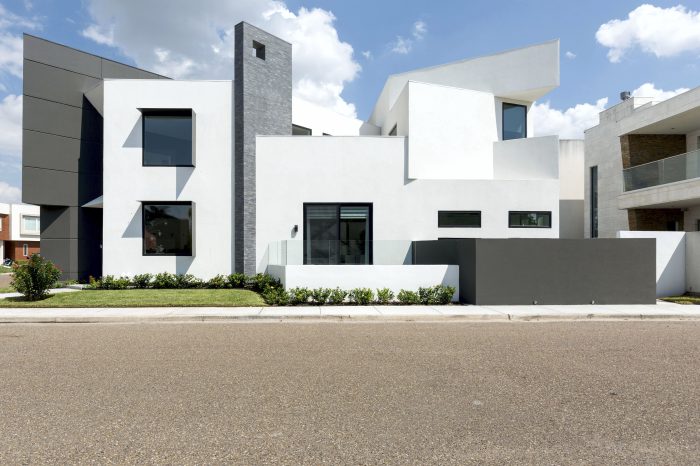 Jorge Pena Architects Falling Custom Home