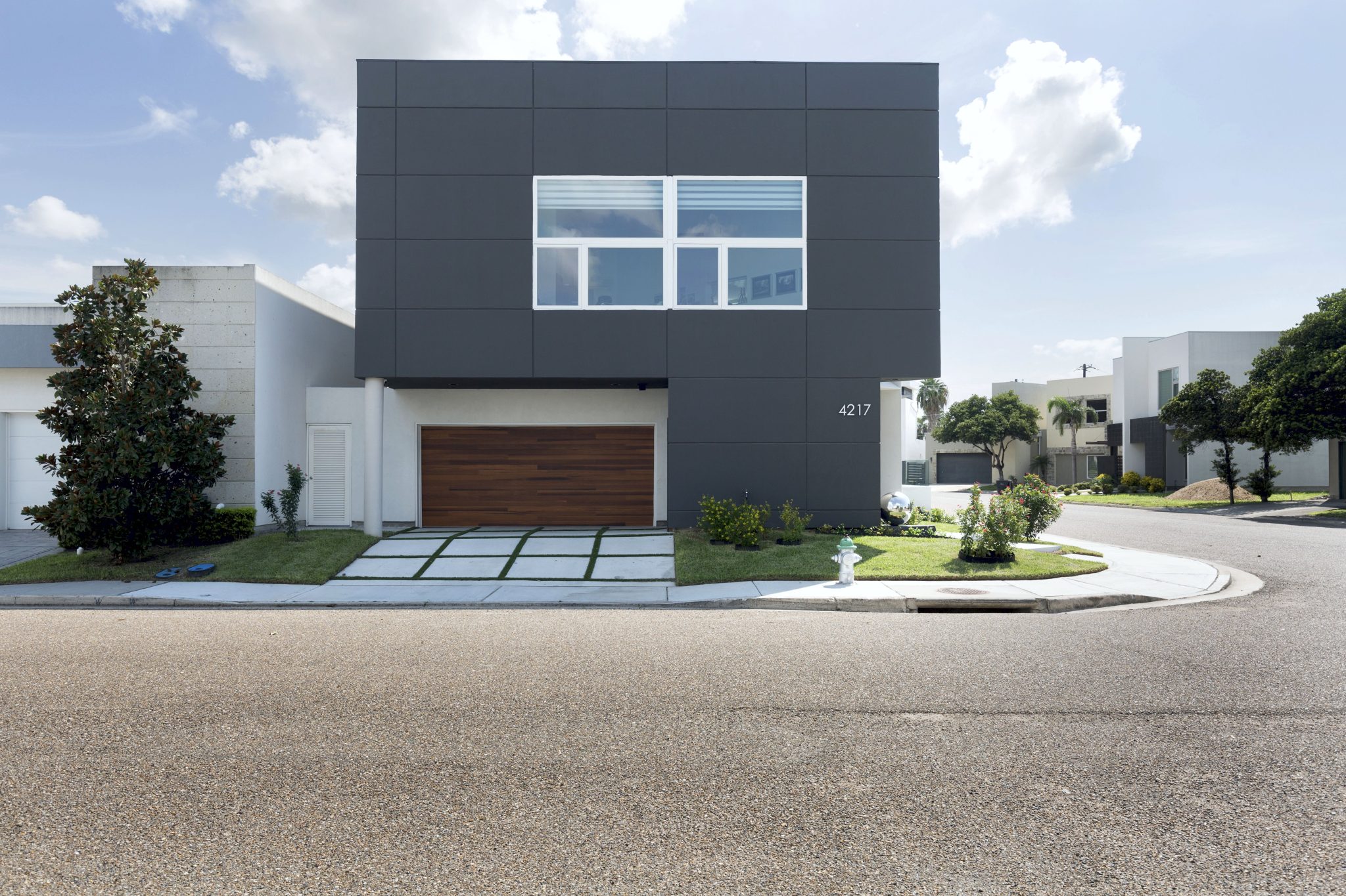 Jorge Pena Architects Falling Custom Home
